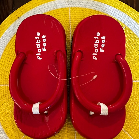 Red Floaties - Picture 5 of 7